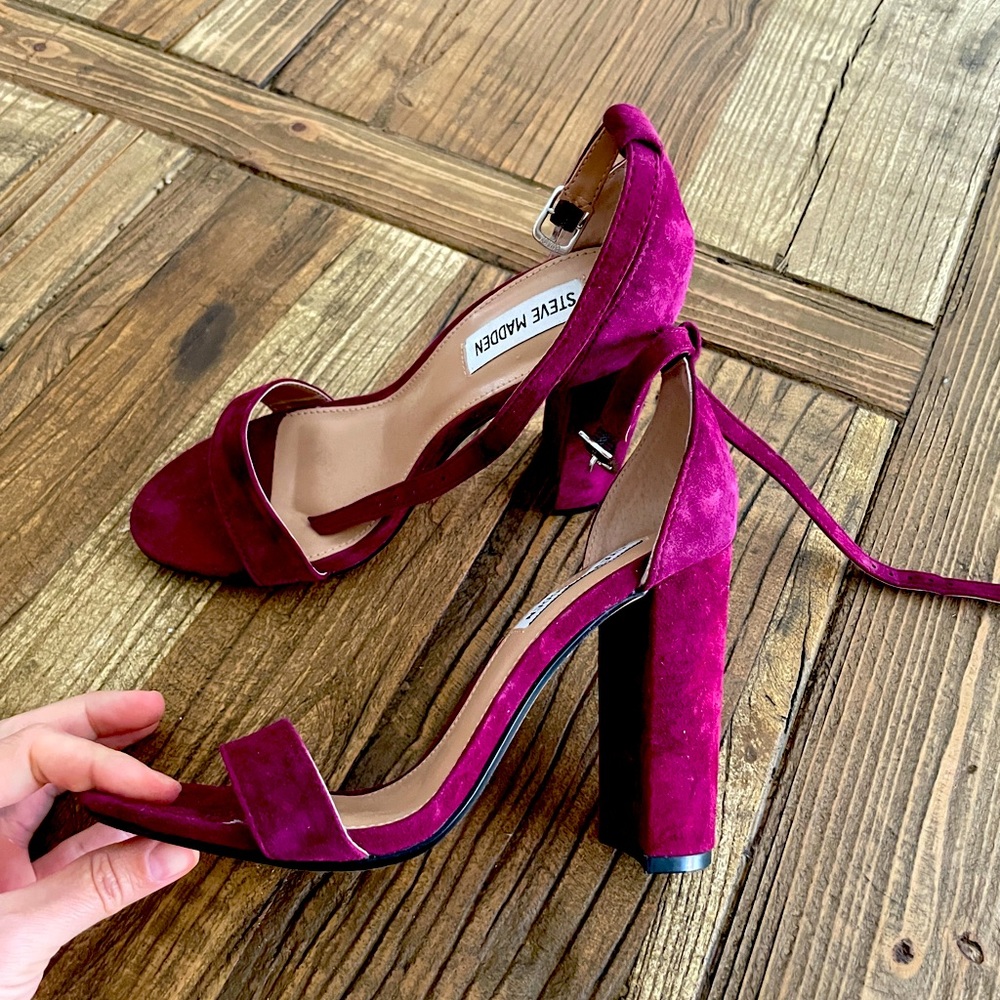Steve Madden size 7 maroon/wine colored block heel. Wore once, no flaws.